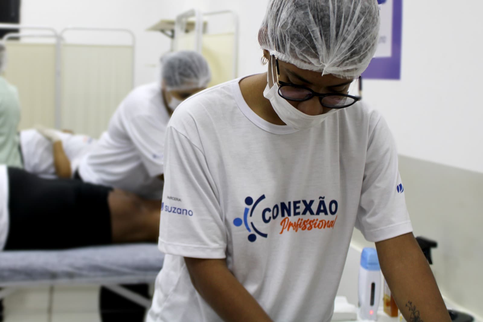 Pessoa trabalhando com atendimento ao paciente